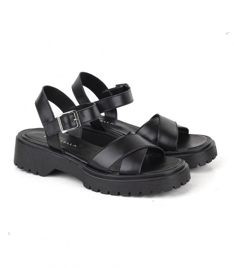 Sandalias-de-cintas-en-cuero-negro