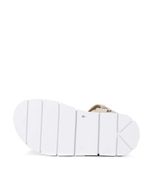 Sandalias-con-velcro-de-simil-cuero-en-beige