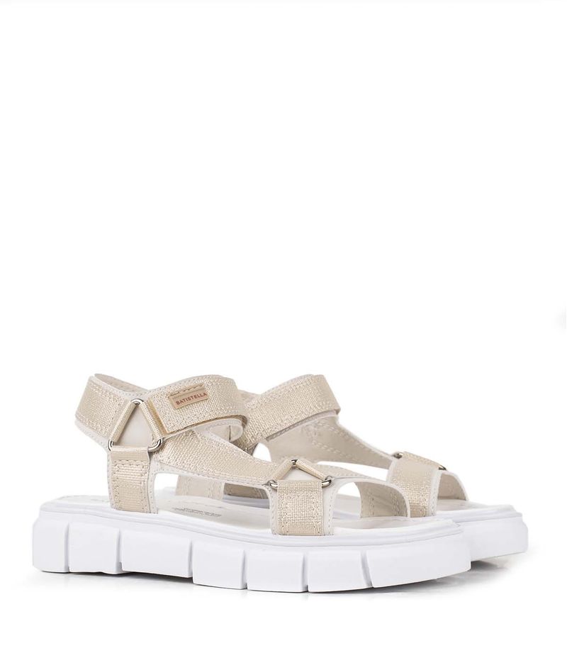 Sandalias-con-velcro-de-simil-cuero-en-beige