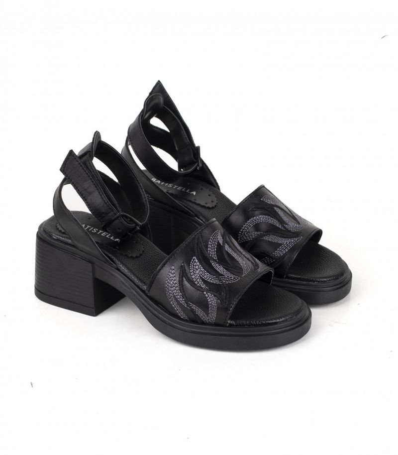 Sandalias-clasicas-con-pulsera-de-cuero-negro