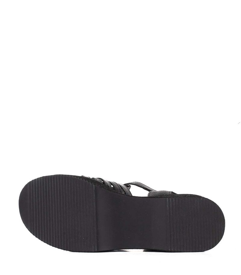 Sandalias-caladas-de-cuero-charol-negro