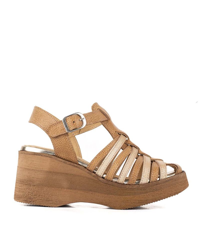 Sandalias-caladas-de-cuero-en-camel