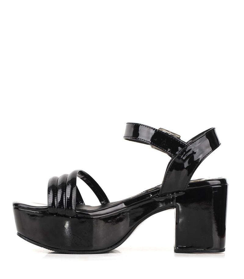 Sandalias-de-fiesta-en-charol-negro.jpg