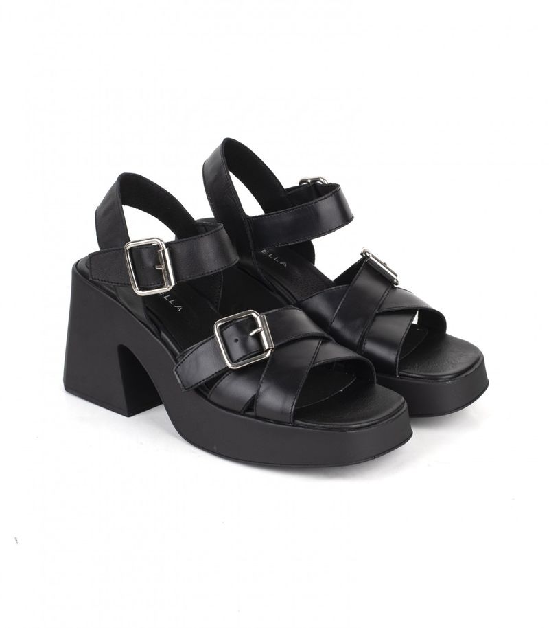 Sandalias-con-cintas-de-cuero-en-negro.jpg