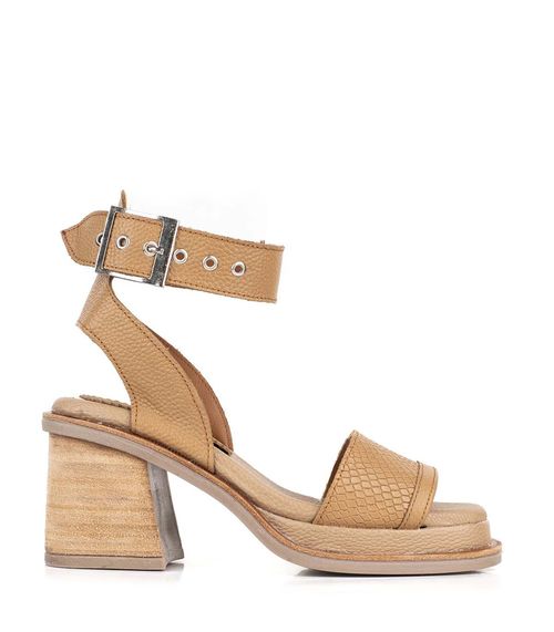 Sandalias con cinta en cuero beige