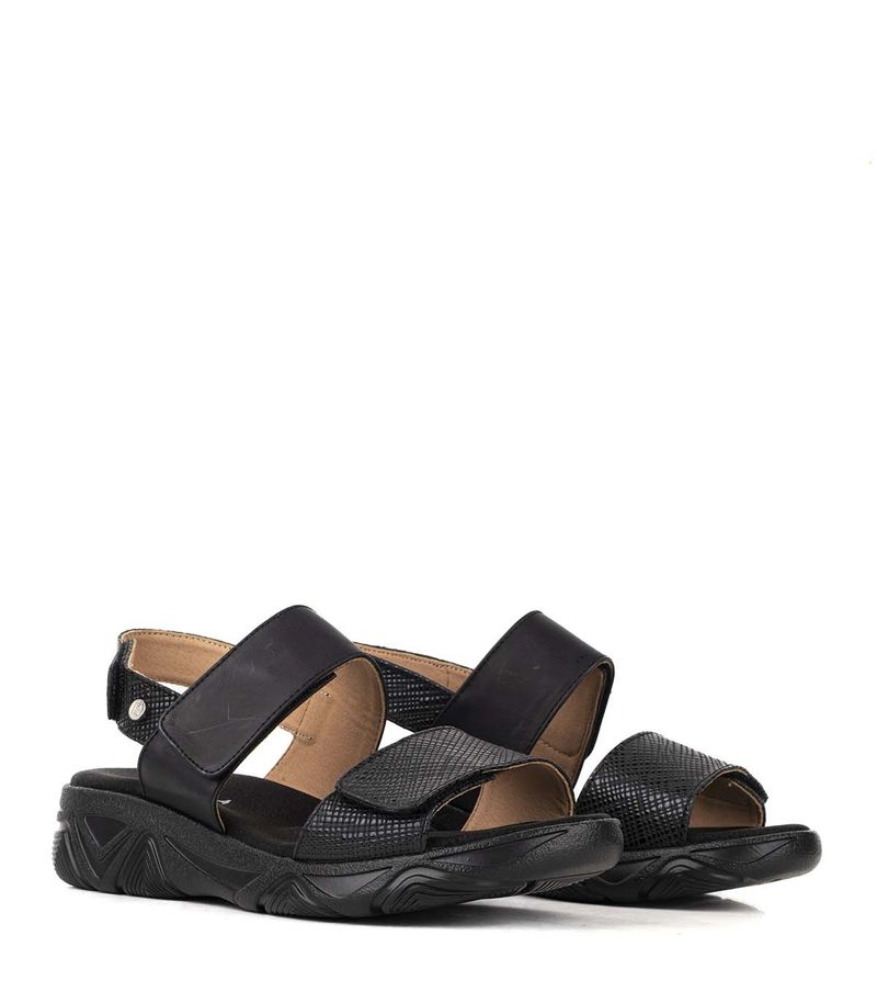 Sandalias-con-velcro-de-cuero-negro.jpg