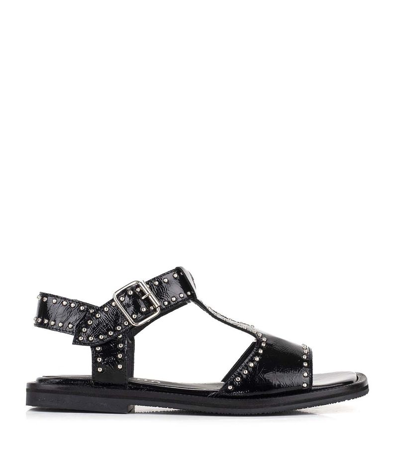 Sandalias-bajas-con-tachas-en-charol-negro.jpg