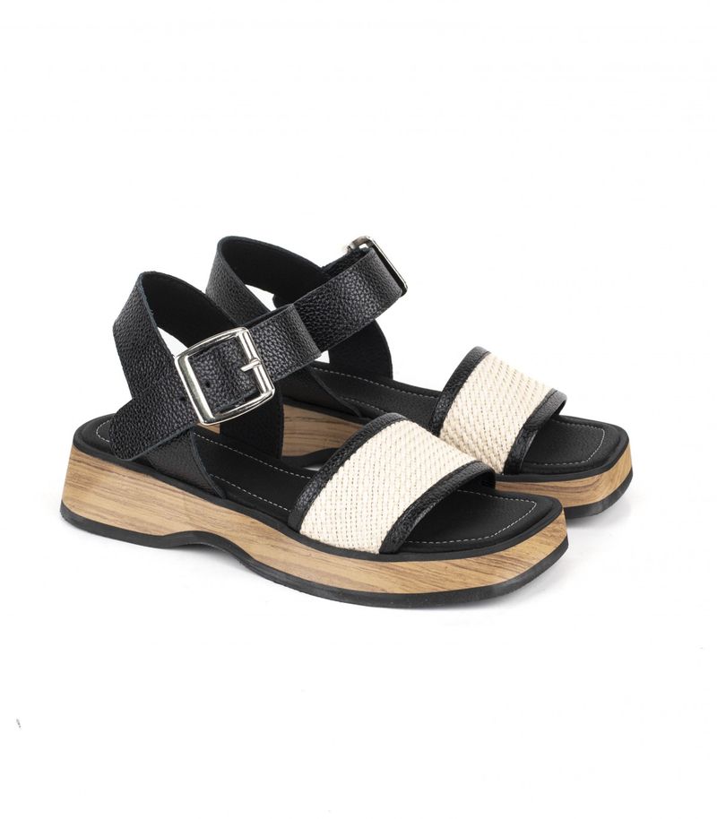 Sandalias-bajas-de-rafia-en-cuero-negro.jpg