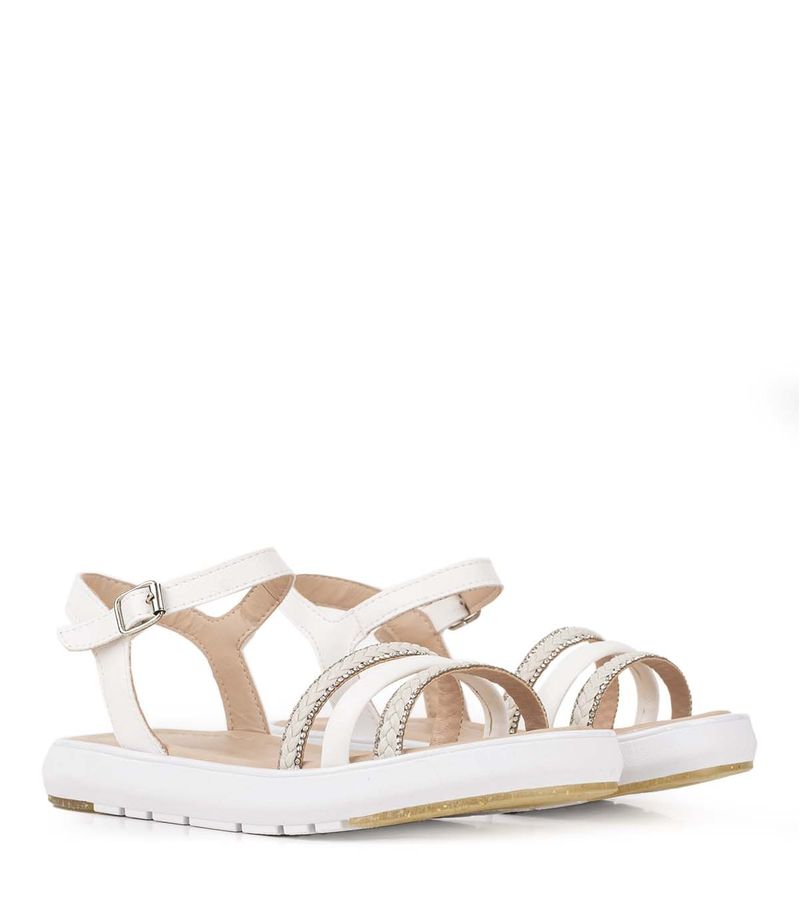 Sandalias-trenzadas-con-brillo-en-simil-blanco.jpg