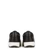 Zapatillas-urbanas-con-recortes-en-cuero-negro.jpg