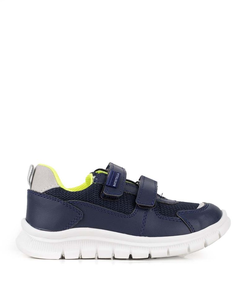 Zapatillas-de-simil-con-velcro-en-azul.jpg