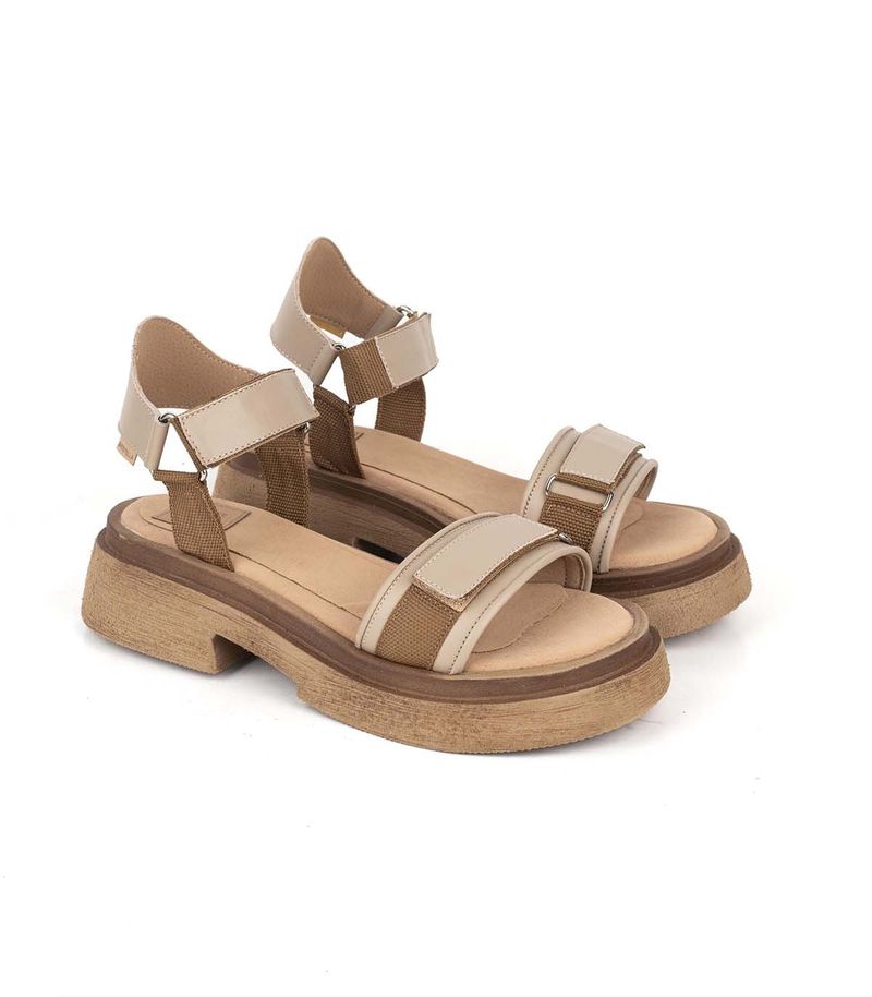 Sandalias-con-velcro-de-cuero-canela.jpg