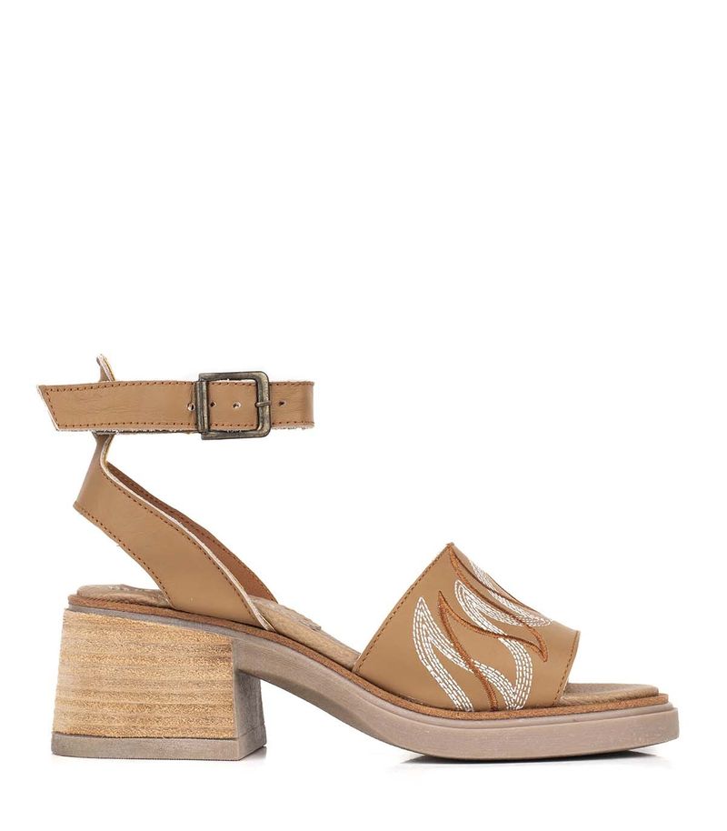 Sandalias-clasicas-con-pulsera-de-cuero-beige.jpg