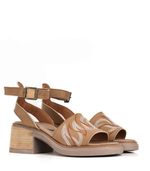 Sandalias-clasicas-con-pulsera-de-cuero-beige.jpg