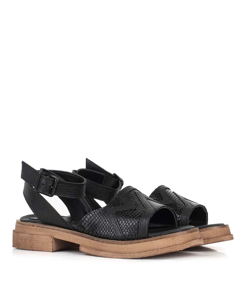 Sandalias-bajas-de-cuero-tramadas-en-reptil-negro.jpg