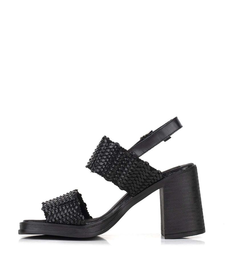 Sandalias-altas-de-cuero-trenzado-negro.jpg