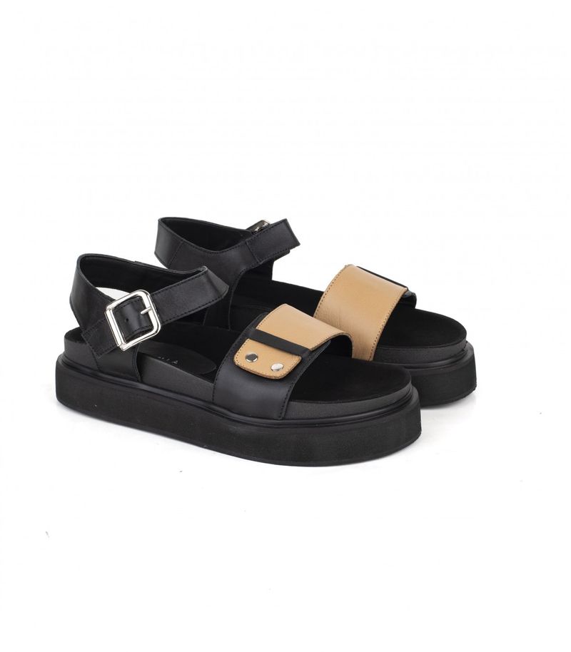 Sandalias-base-corrida-de-cuero-en-negro-y-beige.jpg