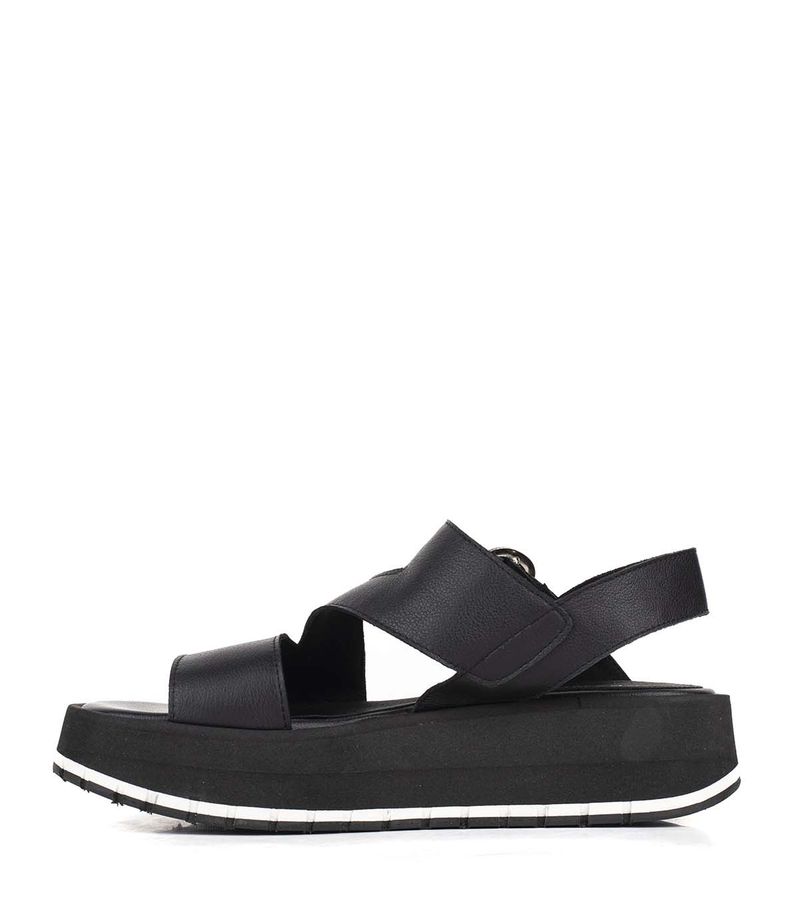 Sandalias-con-plataforma-baja-de-cuero-negro.jpg