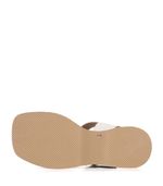 Sandalias-bajas-de-rafia-en-cuero-beige.jpg