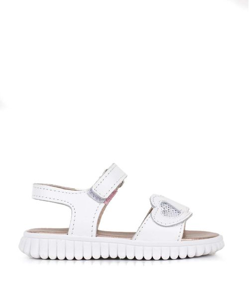 Sandalias con corazón en cuero blanco