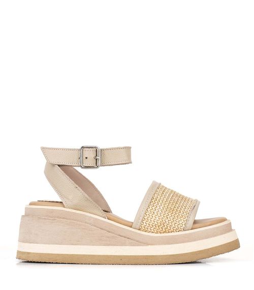 Sandalias taco chino de cuero en nude y rafia