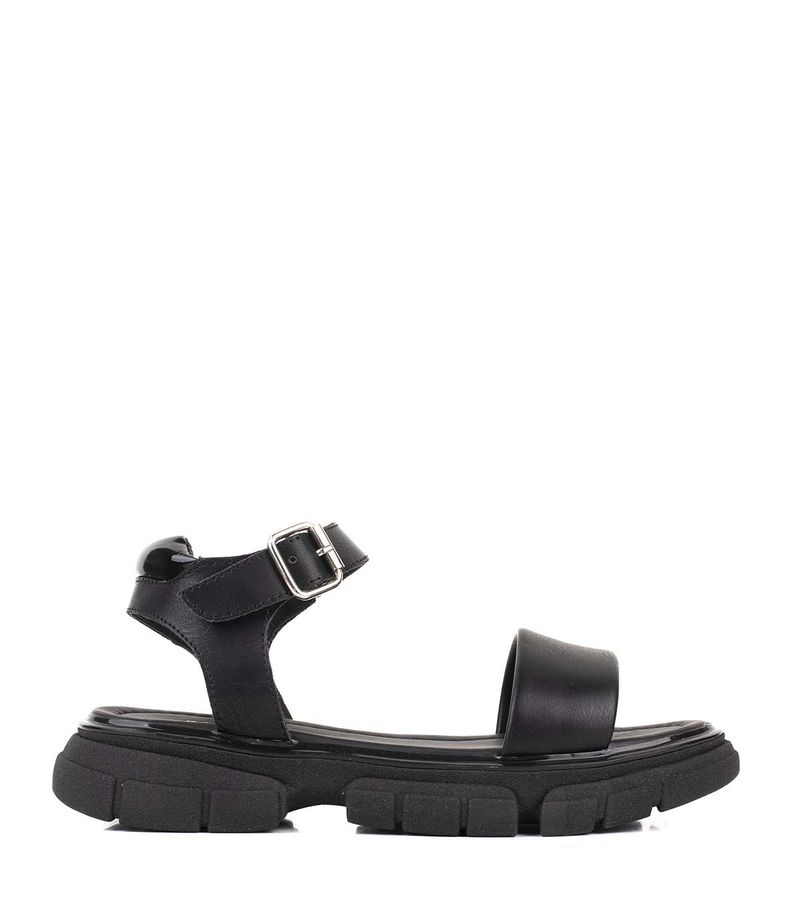 Sandalias-clasicas-de-simil-en-negro.jpg