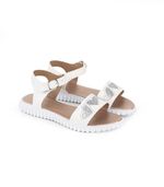 Sandalias-con-corazones-en-simil-blanco.jpg