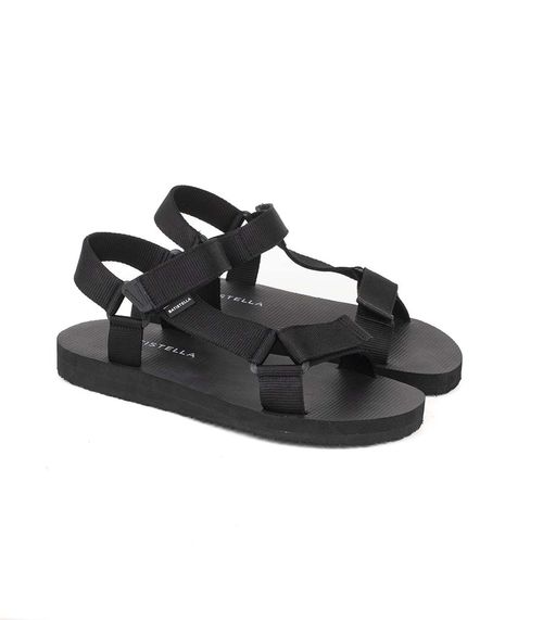 Sandalias bajas en tela negra con velcro