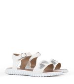 Sandalias-con-corazones-en-simil-blanco.jpg