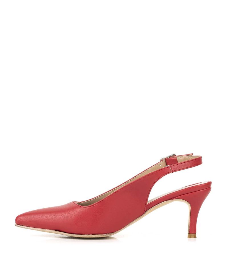 Stilletos-bajos-de-simil-cuero-en-rojo.jpg