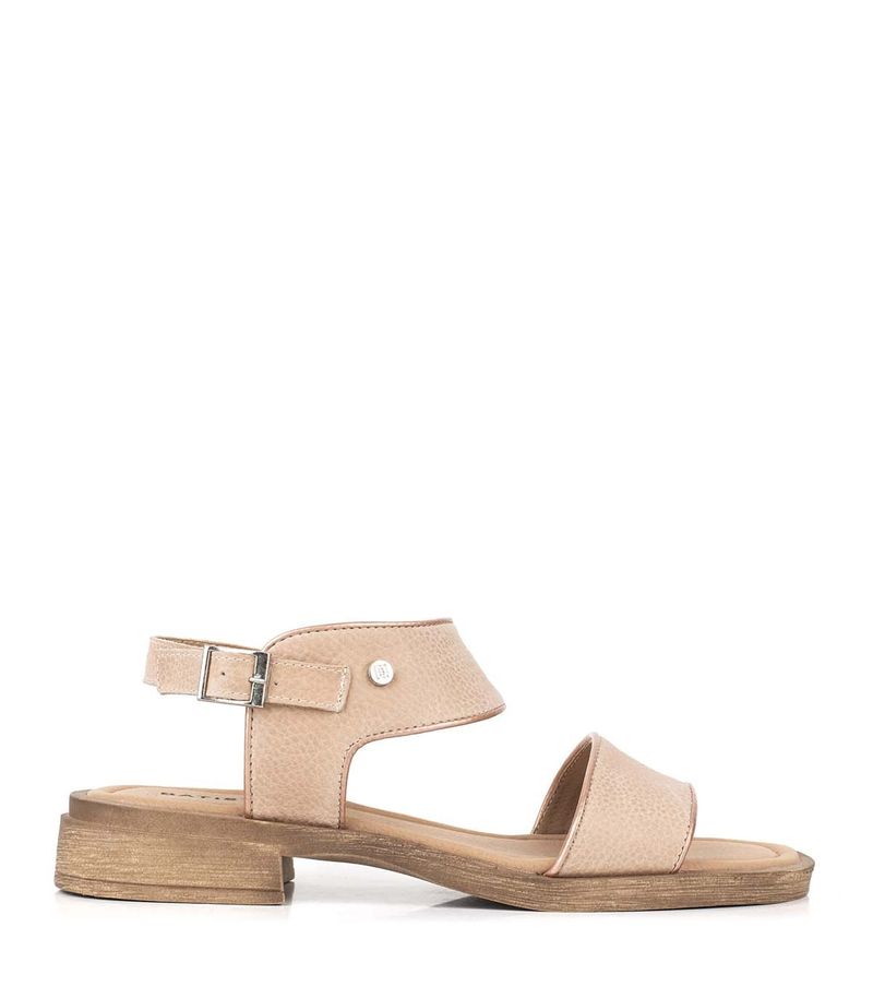 Sandalias-bajas-con-cintas-de-cuero-color-piel.jpg