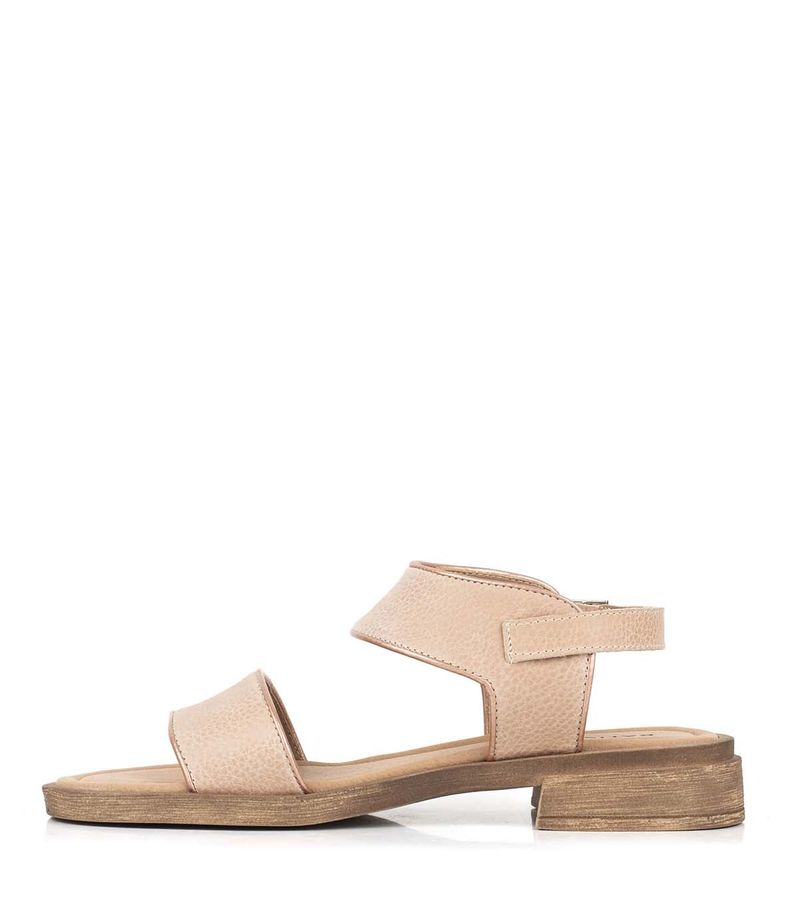 Sandalias-bajas-con-cintas-de-cuero-color-piel.jpg