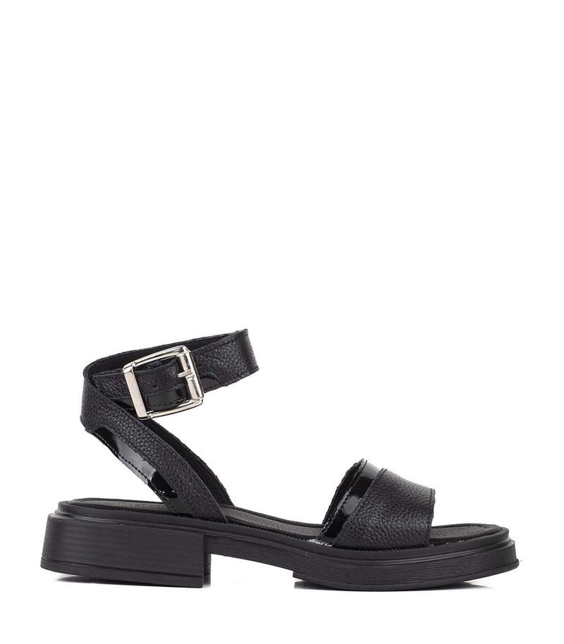 Sandalias-bajas-combinadas-de-cuero-en-negro.jpg