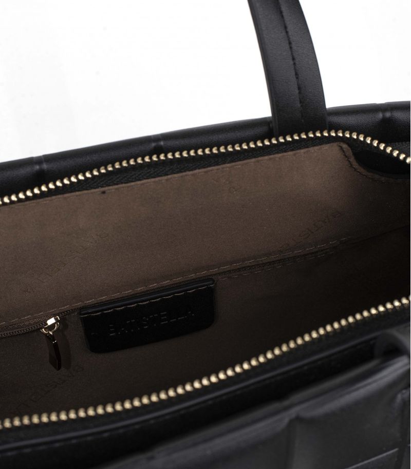 Cartera-con-relieve-simil-cuero-en-negro.jpg