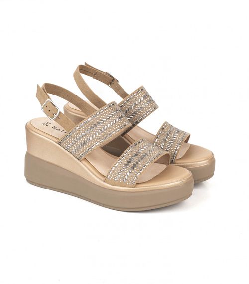 Sandalias taco chino nude en simil cuero con strass