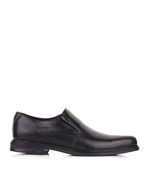 Zapato-de-vestir-con-planta-de-goma-de-cuero-negro.jpg