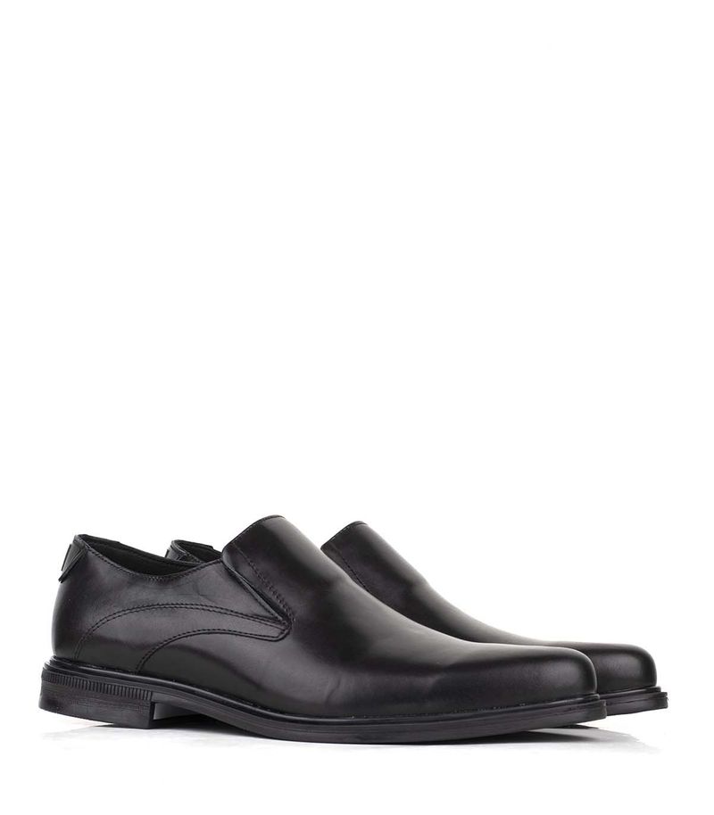 Zapato-de-vestir-con-planta-de-goma-de-cuero-negro.jpg