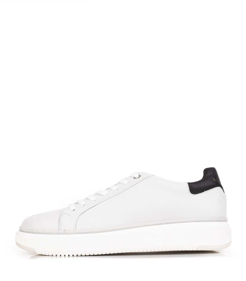 Zapatillas-urbanas-de-cuero-blanco.jpg