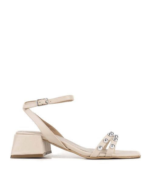 Sandalias bajas de vestir símil con tachas