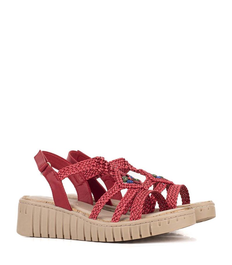 Sandalias-trenzadas-de-cuero-en-rojo.jpg