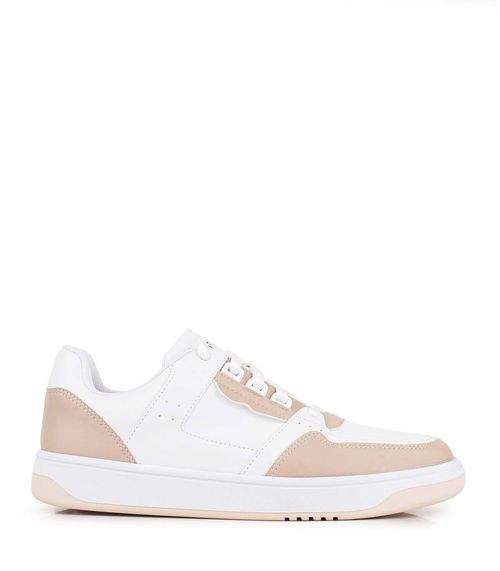 Zapatillas urbanas de símil cuero en blanco y nude