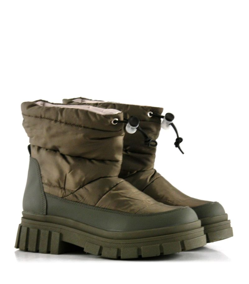 Botas-cortas-estilo-montaña-de-cuero-y-tela-en-verde.jpg