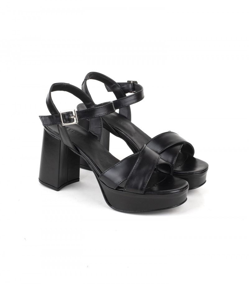 Sandalias-de-fiesta-en-cuero-negro-tiras-cruzadas.jpg