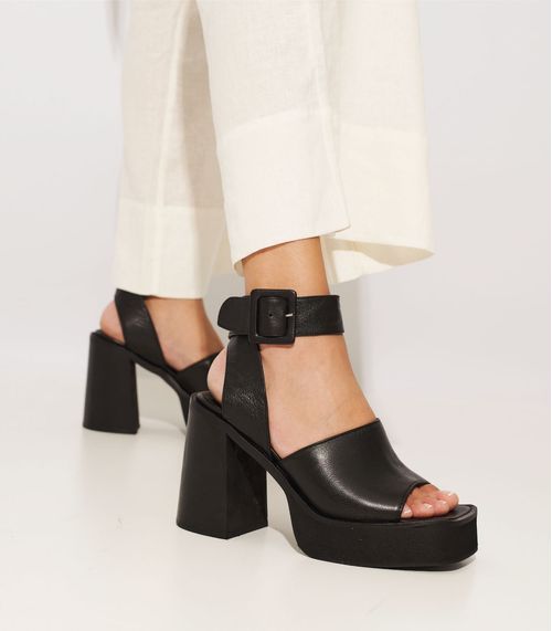 Sandalias de cuero con lazos en negro