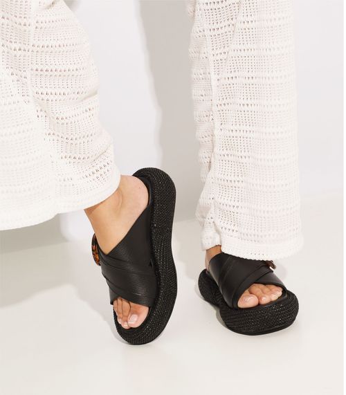 Sandalias con rafia de cuero negro