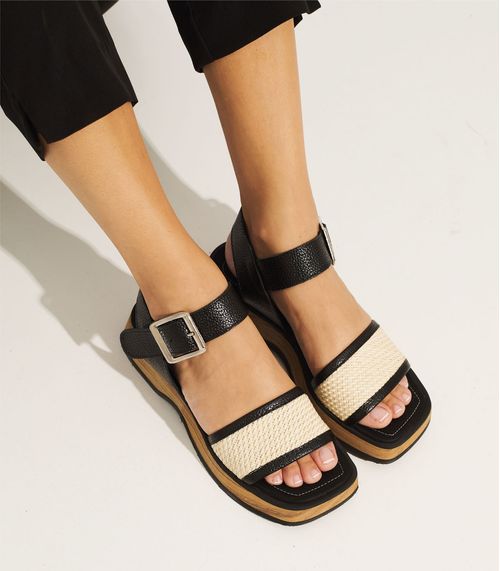 Sandalias bajas de rafia en cuero negro