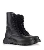 Borcegos-urbanos-con-base-en-cuero-negro.jpg