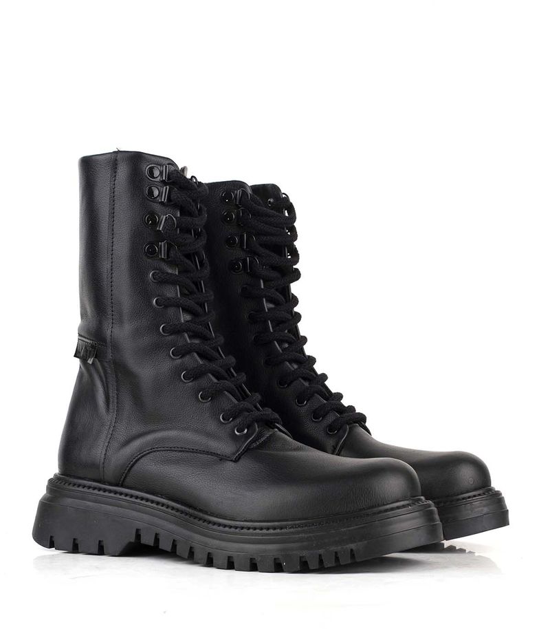 Borcegos-urbanos-con-base-en-cuero-negro.jpg