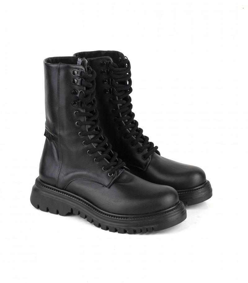 Borcegos-urbanos-con-base-en-cuero-negro.jpg