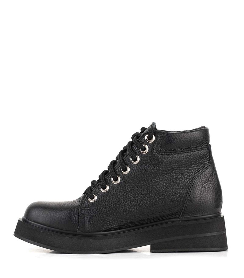 Borcego-de-cuero-negro-estilo-alpino..jpg